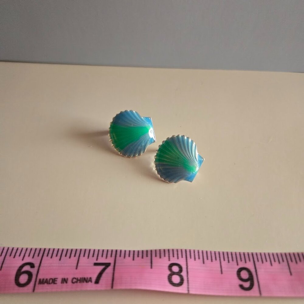 Vintage 1980s Blue‎ Green Seashell Clip-On Earrings | Coastal Style